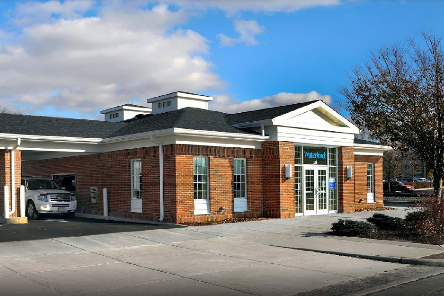 Waterford's Perrysburg Branch exterior.
